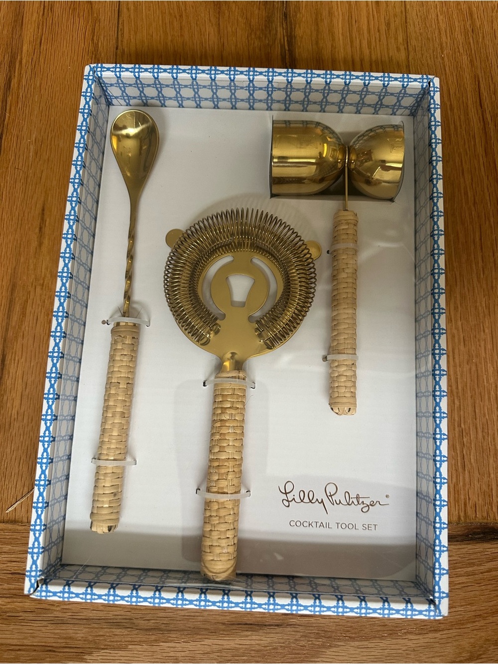 Lilly Pulitzer Gold Bar Tool Set with Woven Beige Handles